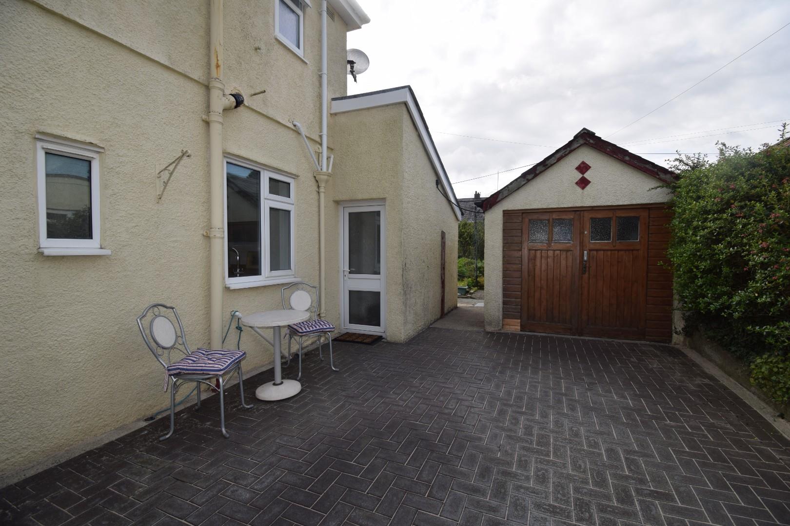 Front Driveway & Garage (1).JPG